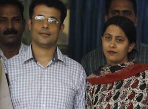 10abr12-casal-empregada-2