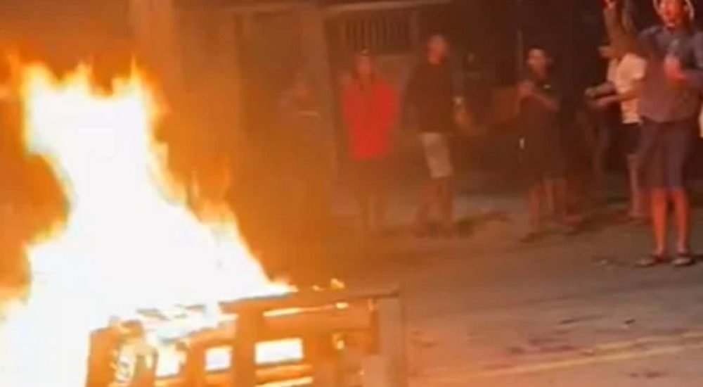 08jul24-rj-policial-morto-chamas