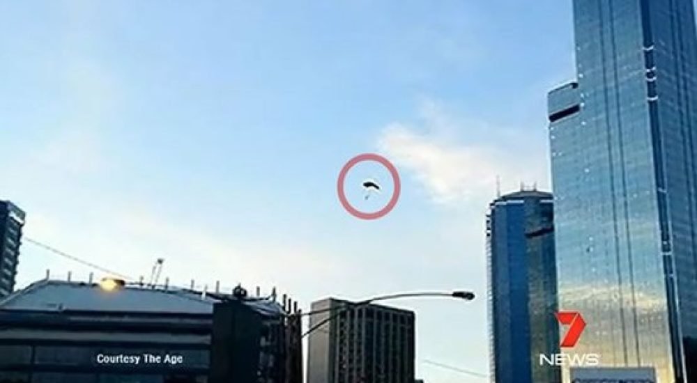 16mar12.basejump.golpe