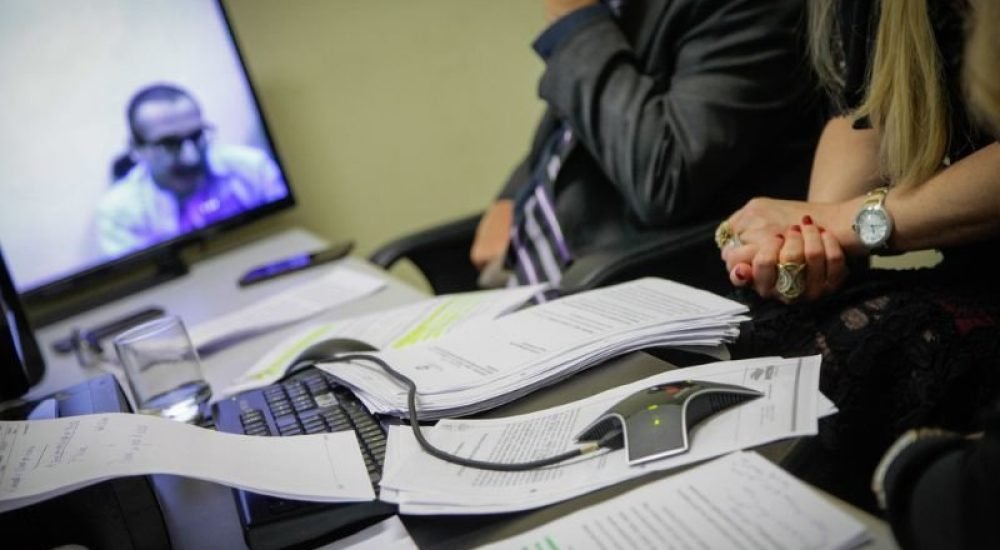 18mar24-promotora-juiz-apreende-celular