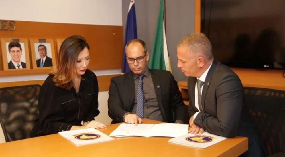 6d071231ea414dbbe9a23bc6ea489d3b