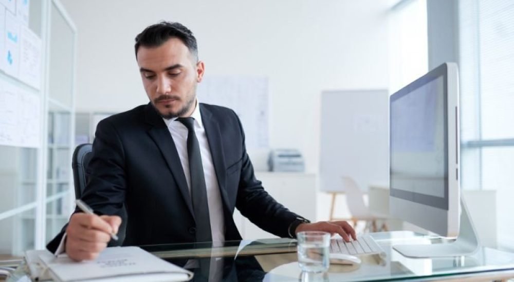 70744de3a6bfc4c9831a515de3b4dad5-1