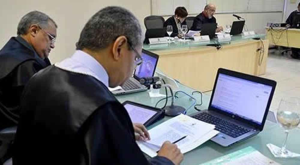 c76a822dad9cca3a17f625a2ce483a66